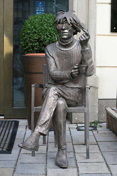 مجسمه وارهول در براتیسلاوا اسلواکی